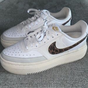 Women’s Nike shoes